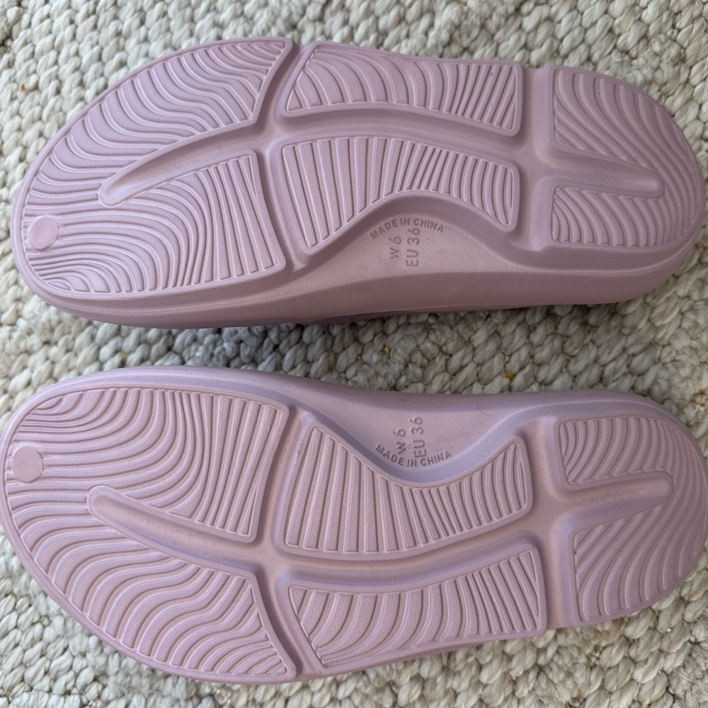Floopi Blair Comfort Thongs Flip Flops Blush Light Pink EU 36 / US 6 $50 Retail - Picture 7 of 8